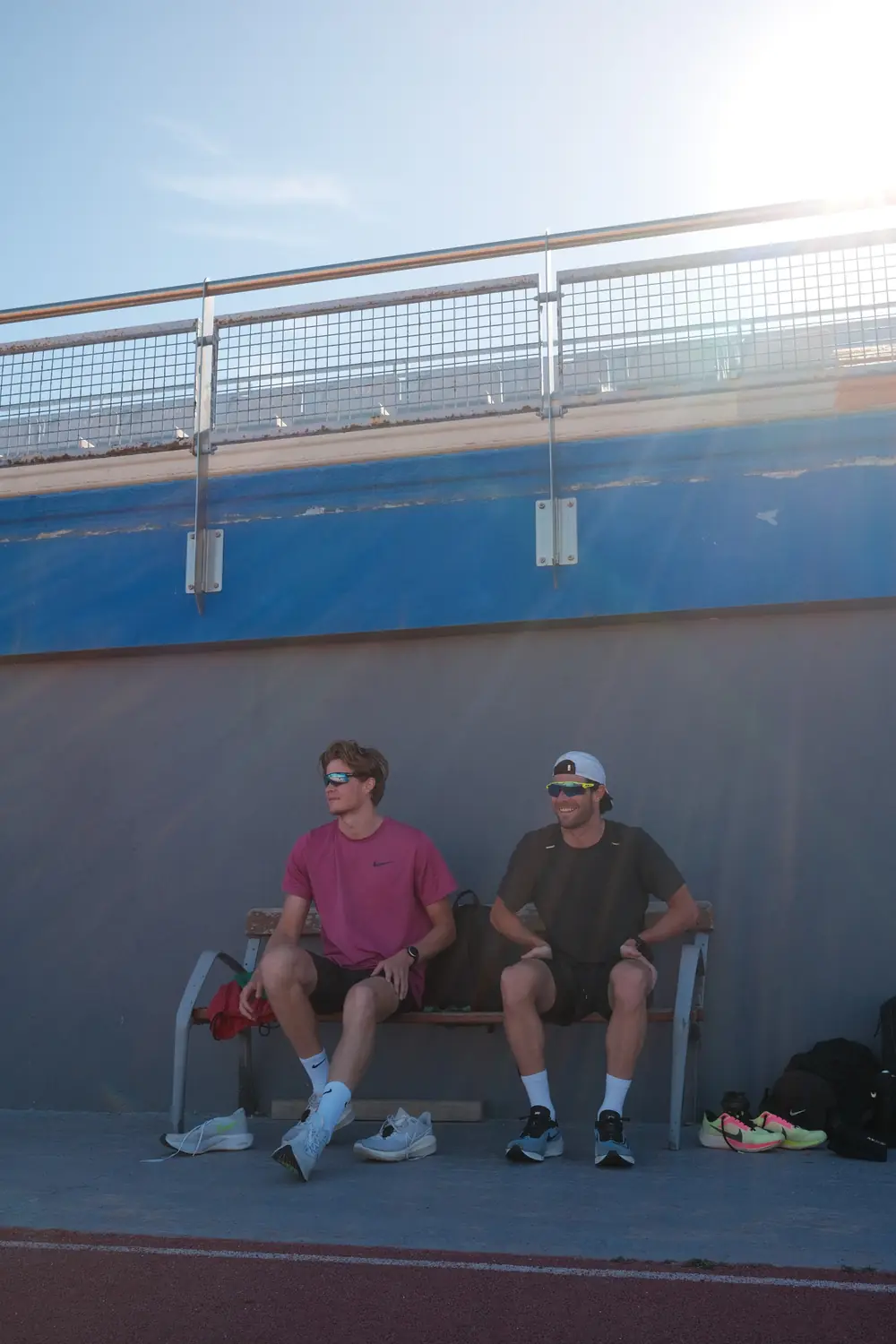 Pause auf der Bank im Stadion
