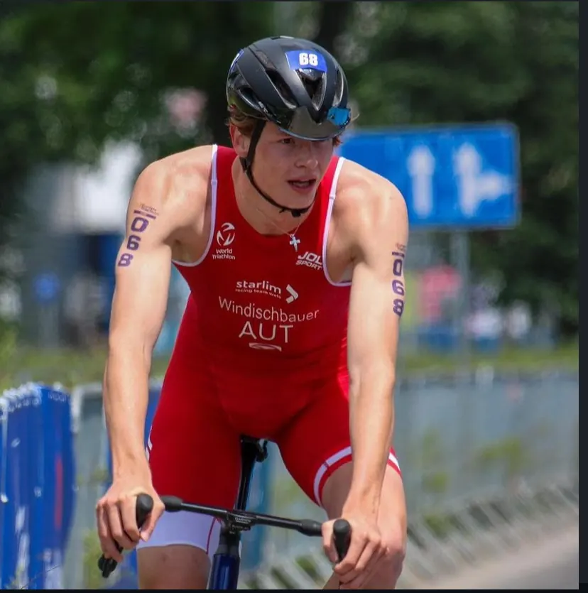 Thomas im Rennanzug auf dem Rad