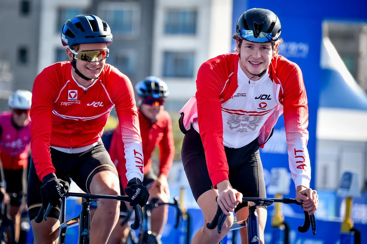 Thomas lachend im Team-Austria-Trikot